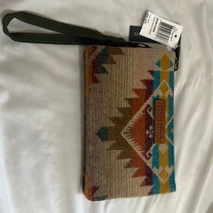 Pendleton 3 pocket keeper. New with tags